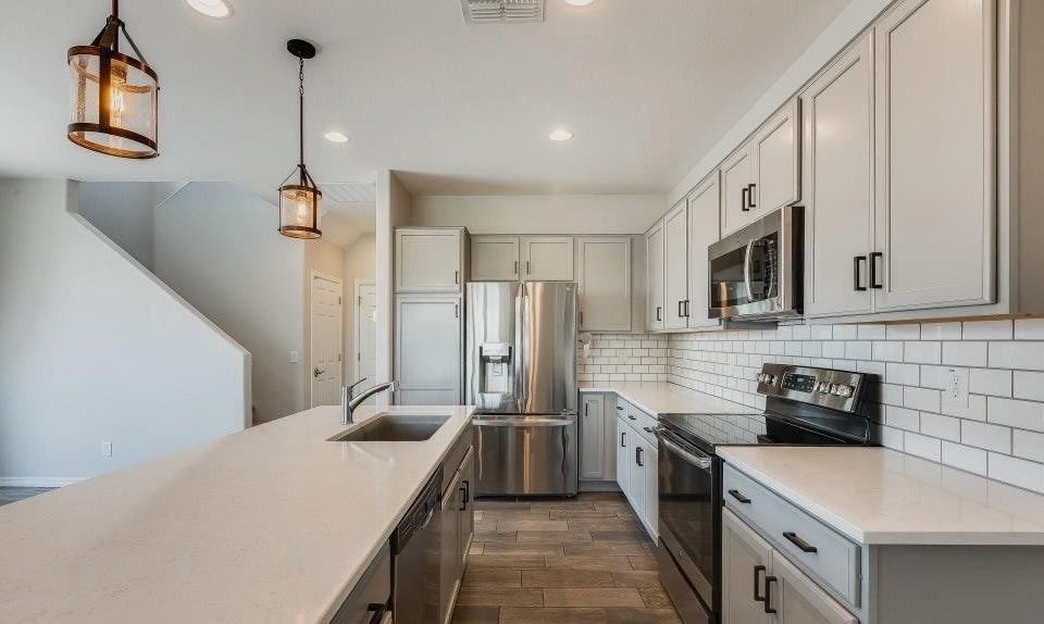 1640 S 82nd Pl - Photo 4 of 15