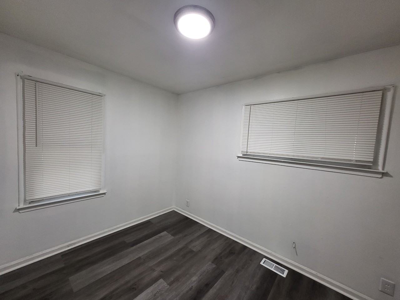 26011 Dartmouth St - Photo 6 of 9