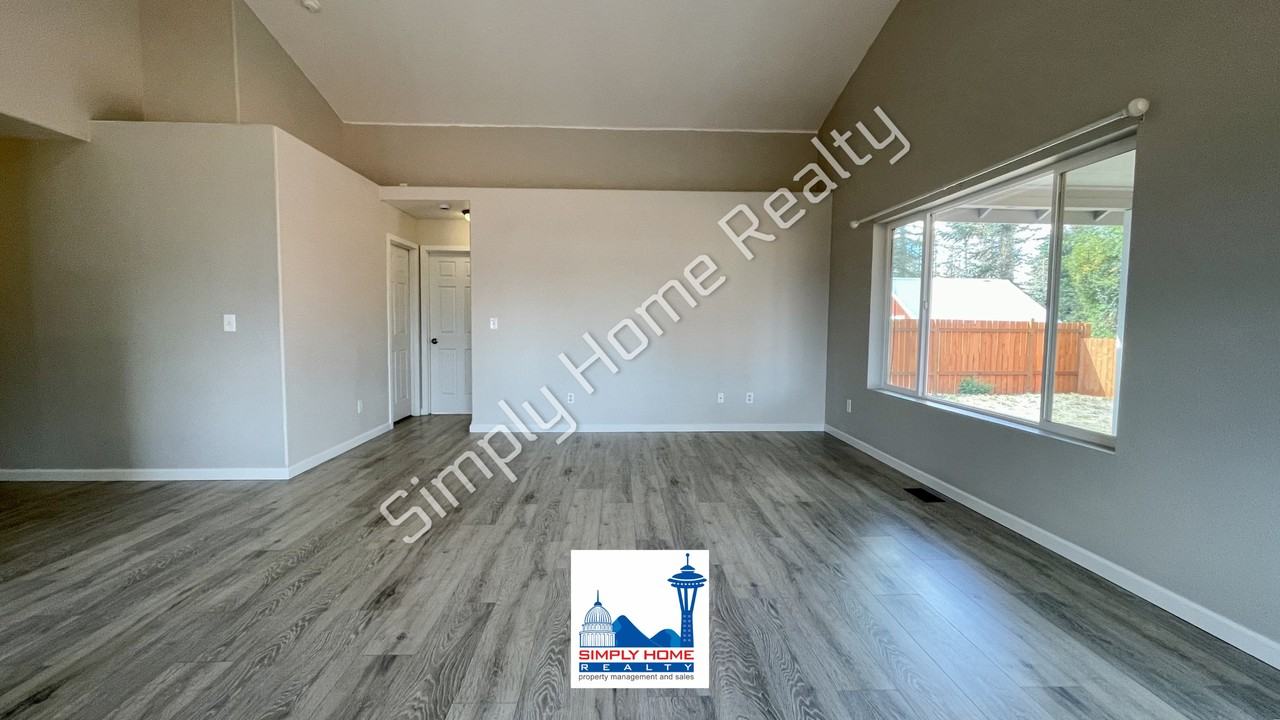 9807 Greenleaf Loop Se - Photo 2 of 20