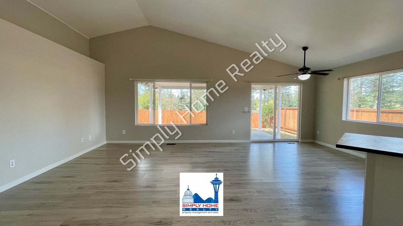 9807 Greenleaf Loop Se - Photo 3 of 20