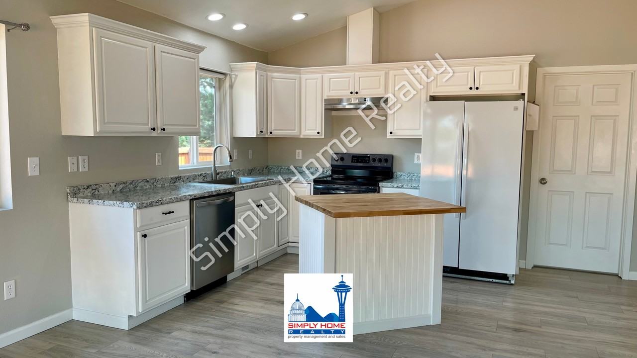 9807 Greenleaf Loop Se - Photo 6 of 20