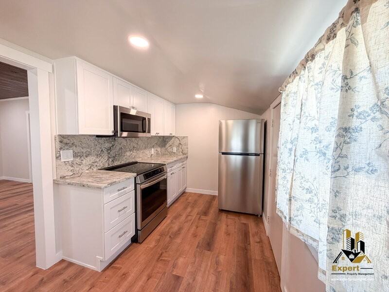 305 Wilson Ave - Photo 3 of 10