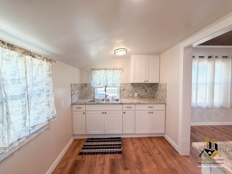 305 Wilson Ave - Photo 4 of 10