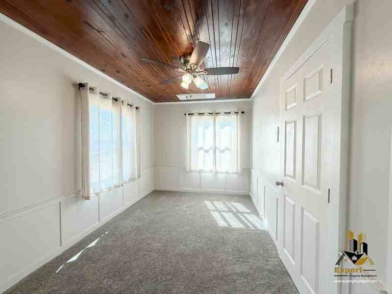 305 Wilson Ave - Photo 5 of 10