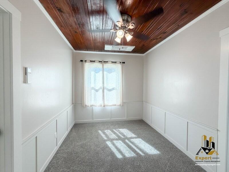 305 Wilson Ave - Photo 6 of 10