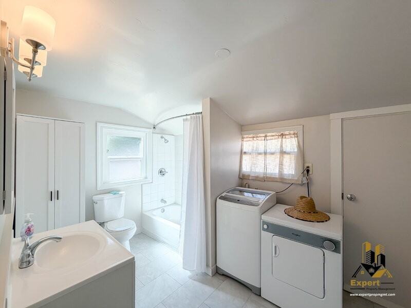 305 Wilson Ave - Photo 7 of 10