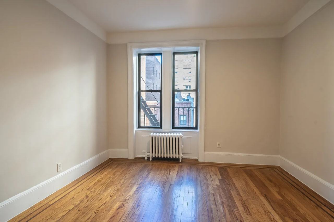 147 E 27th St - Photo 5 of 5