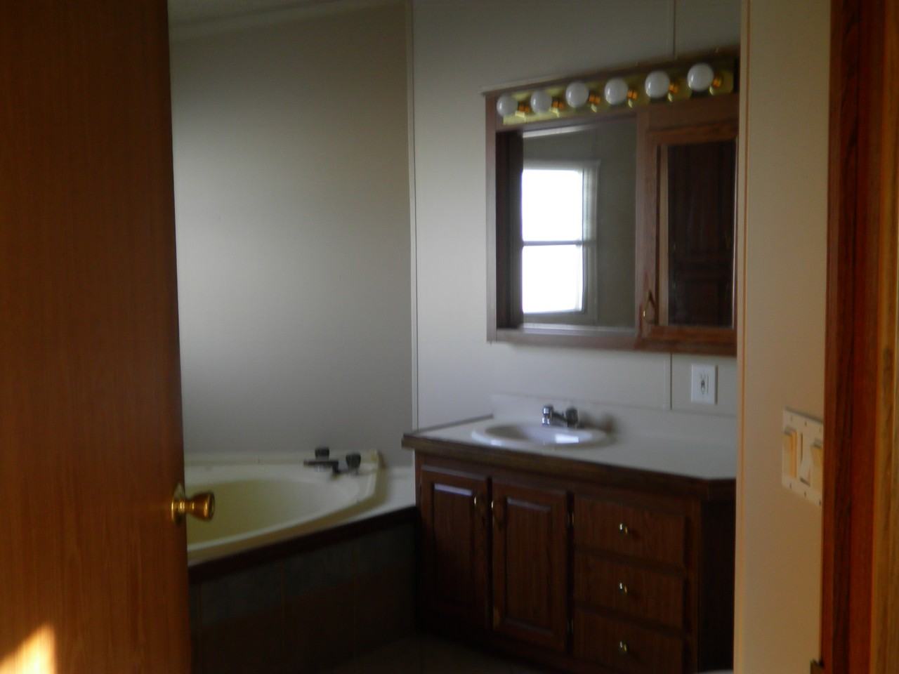641 33 Rd - Photo 7 of 12