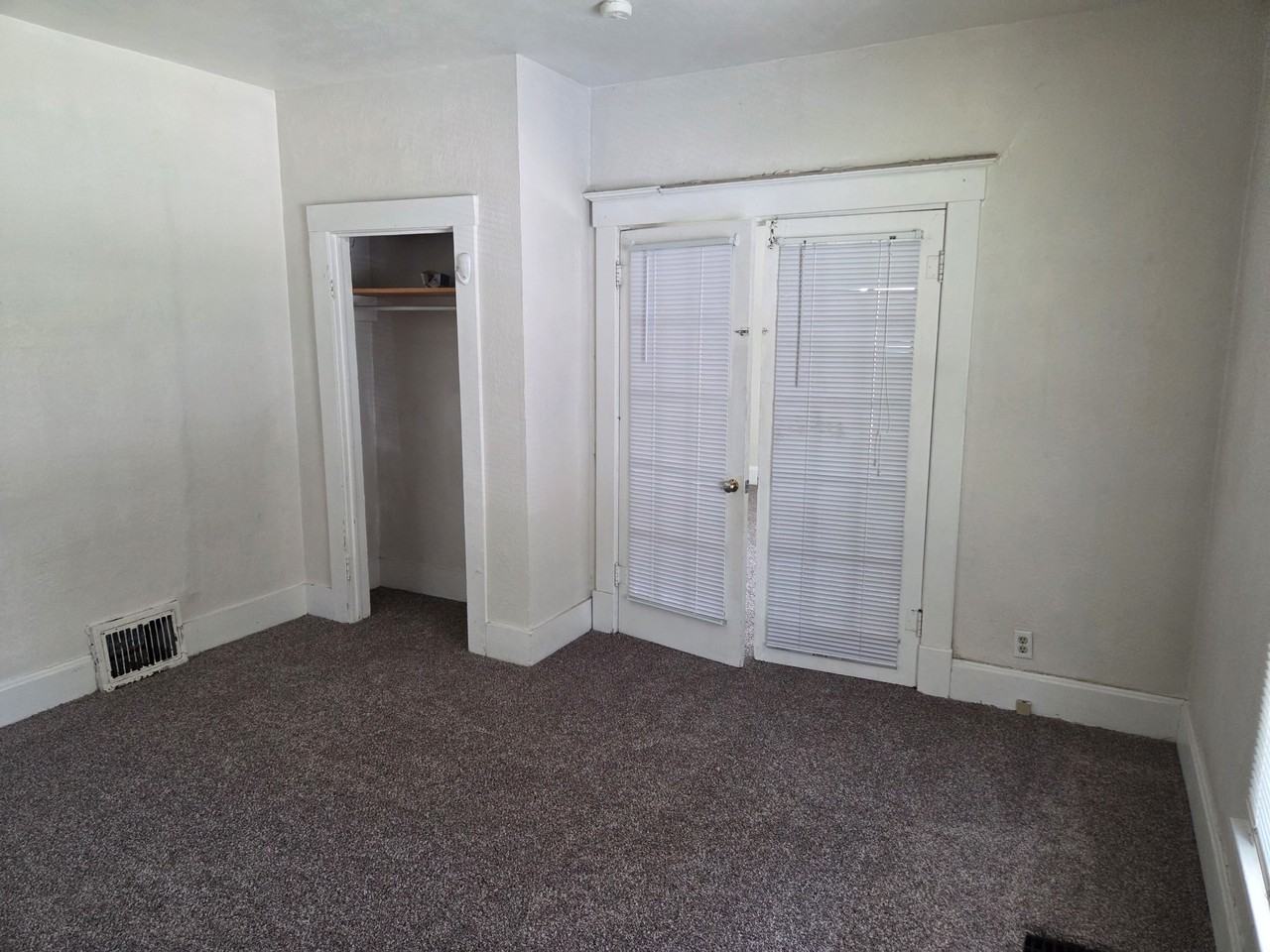 943 E Delmar St - Photo 5 of 9