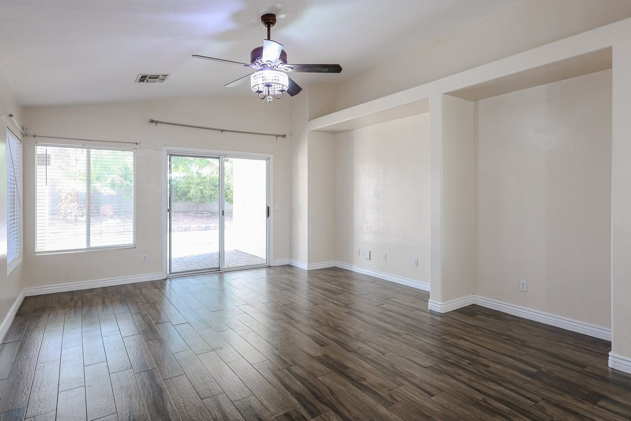 15428 W Mauna Loa Ln - Photo 5 of 42