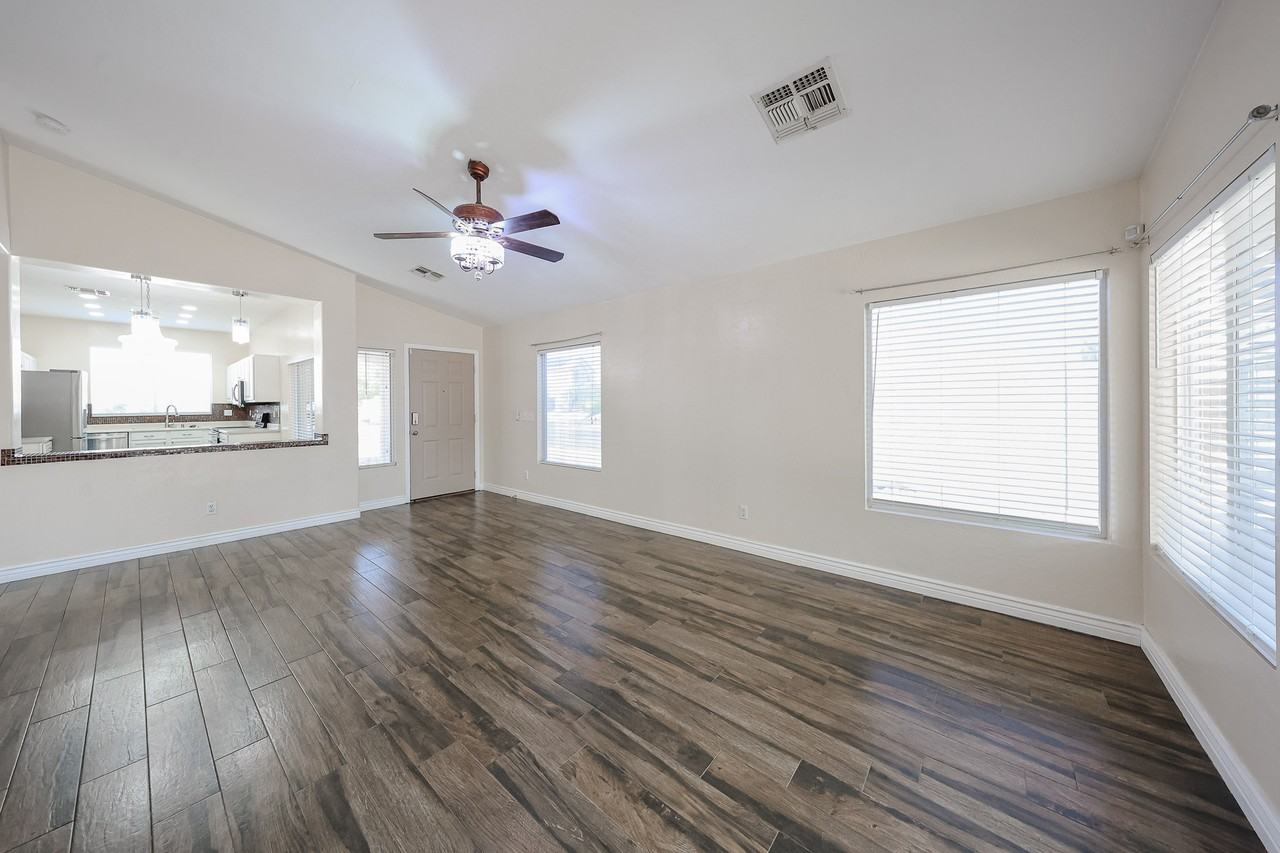 15428 W Mauna Loa Ln - Photo 7 of 42