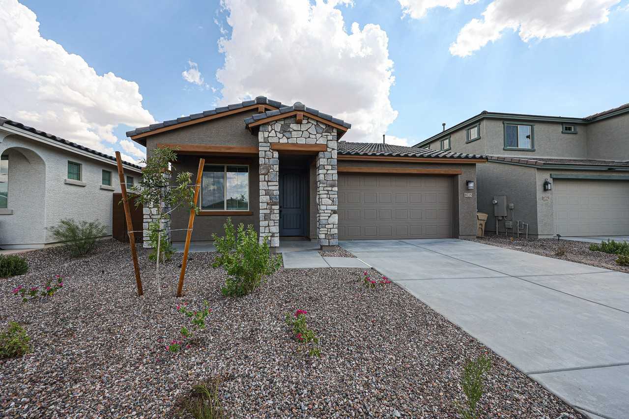 8725 W Windsor Blvd - Photo 2 of 36
