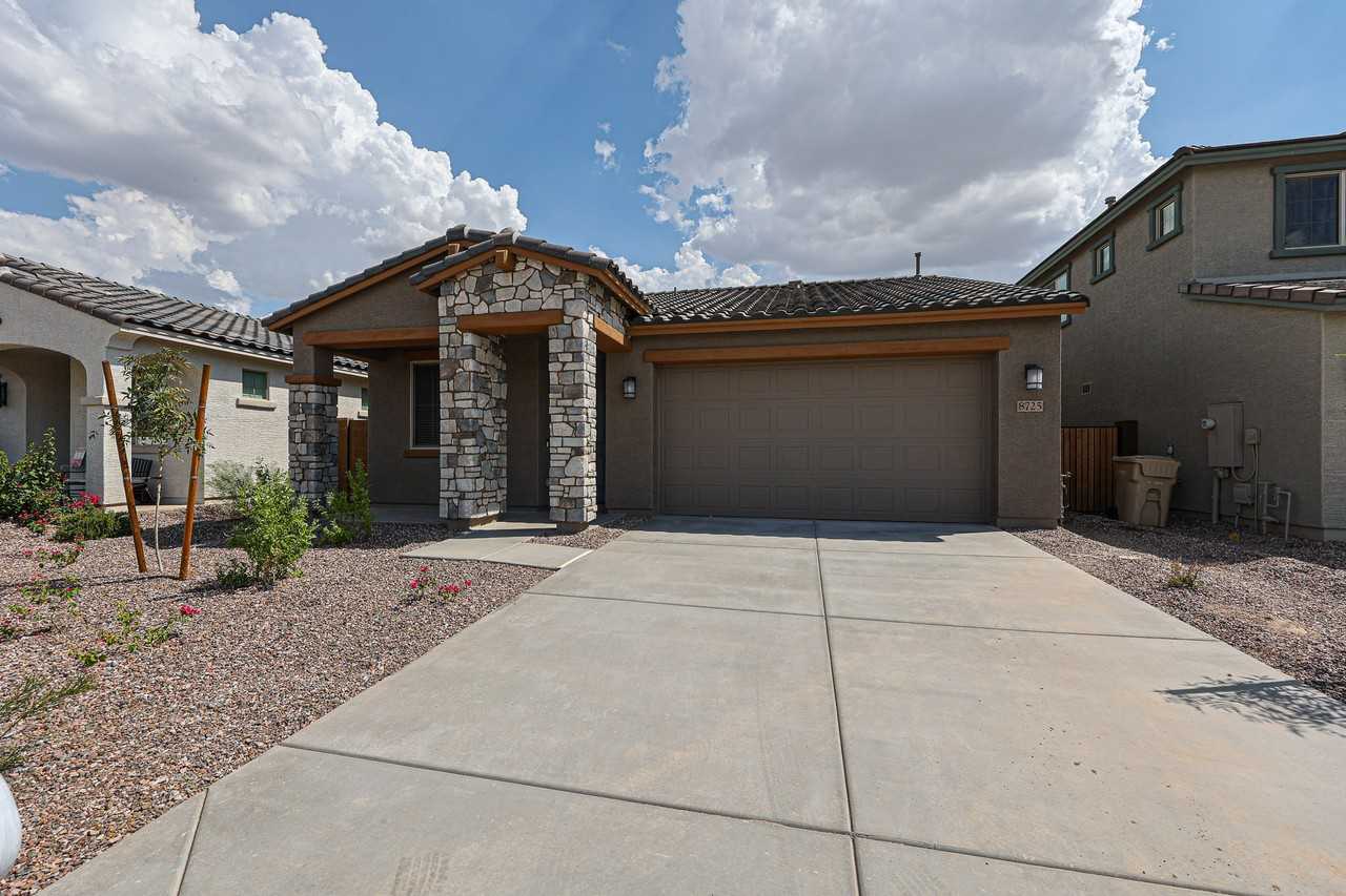 8725 W Windsor Blvd - Photo 3 of 36