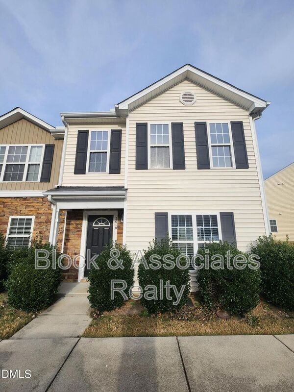 2010 Grassy Banks Dr