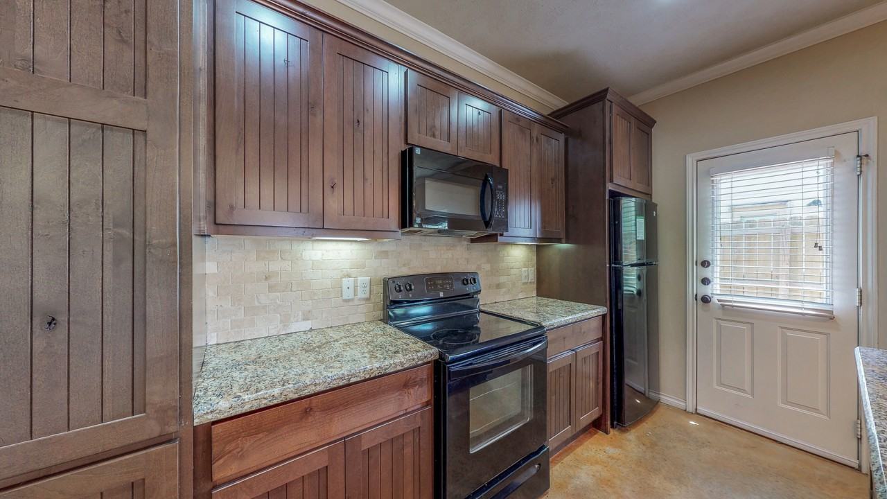 3416 Cullen Trl - Photo 4 of 38