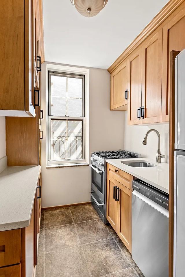 25 Minetta Ln #3G - Photo 3 of 3