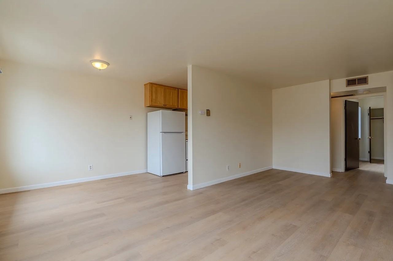 580 Lisbon St - Photo 2 of 10