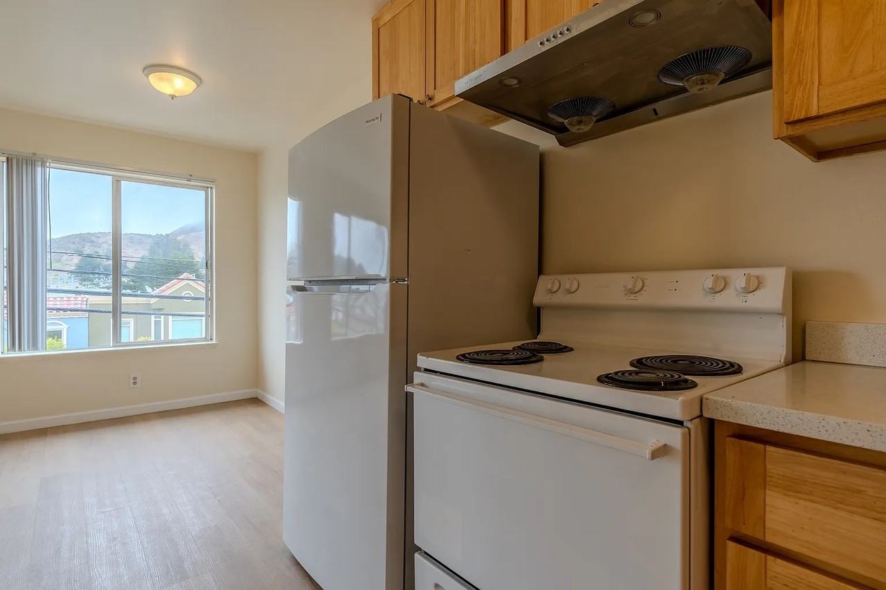 580 Lisbon St - Photo 3 of 10