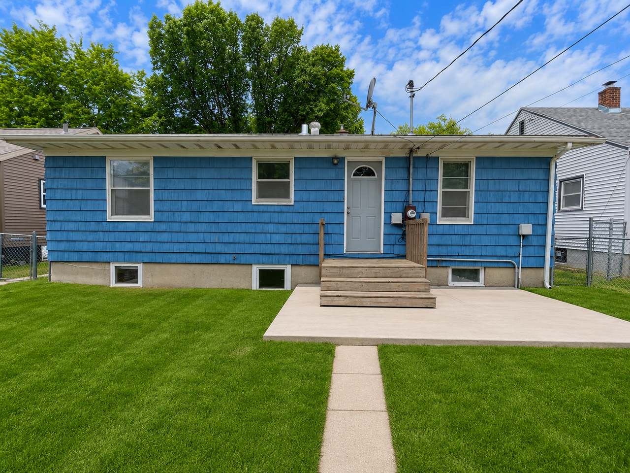 1625 11th St N - Photo 2 of 17