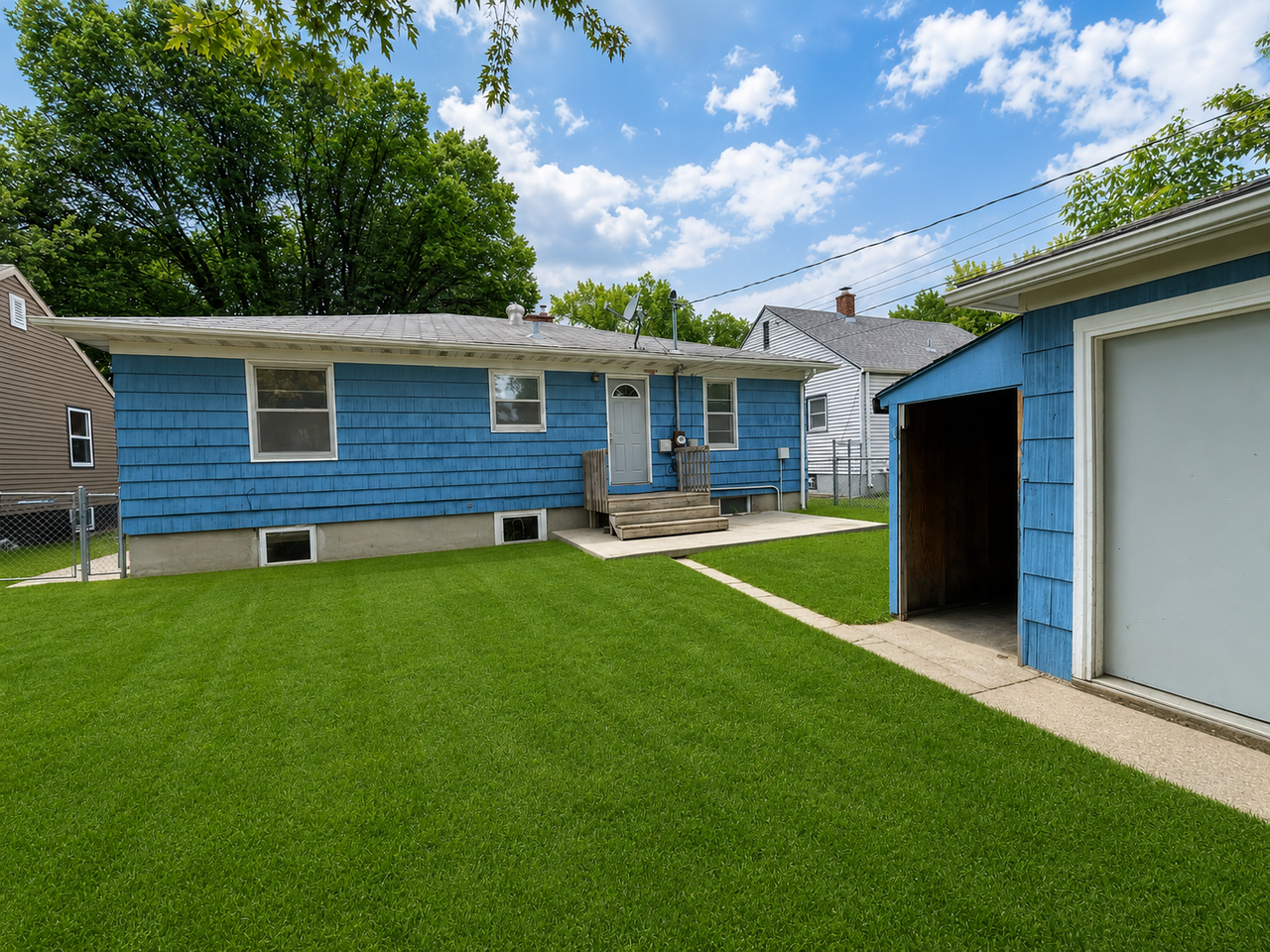 1625 11th St N - Photo 3 of 17