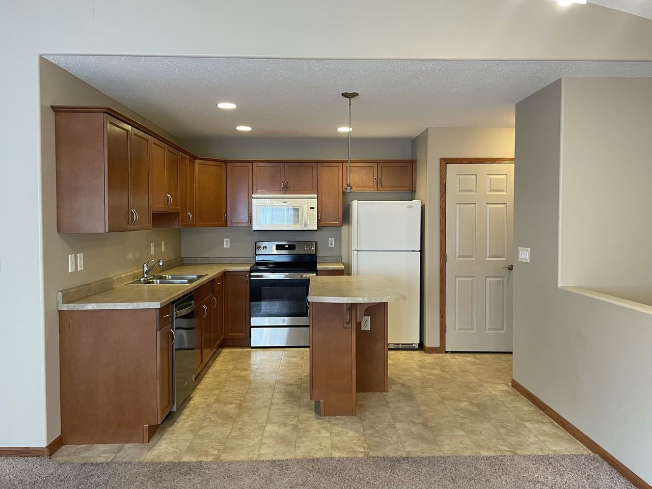 1131 37th Ave S - Photo 2 of 48