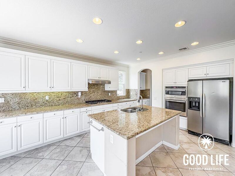 3896 Lake Circle Dr - Photo 2 of 35
