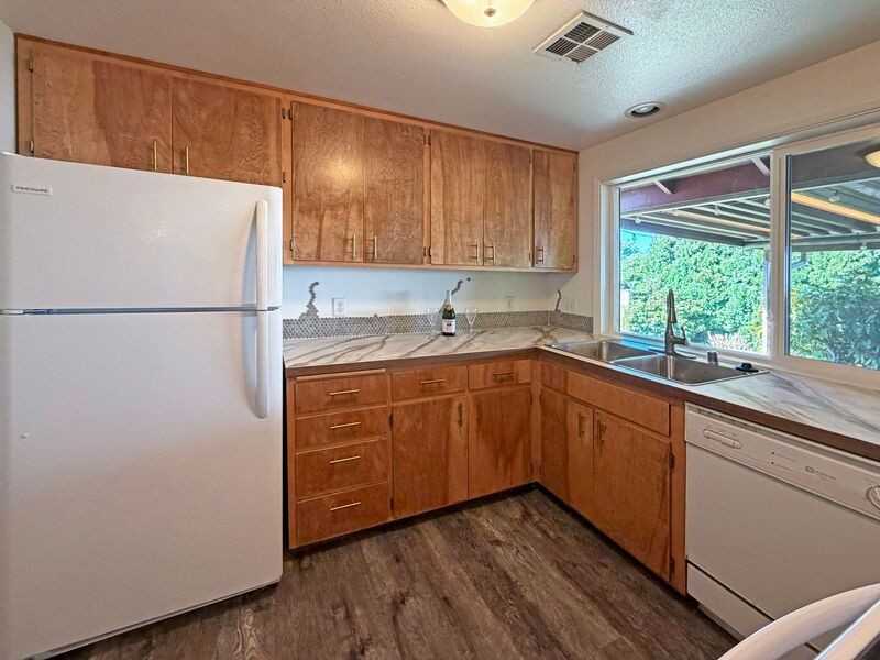 184 Lynnbrook Dr - Photo 7 of 16