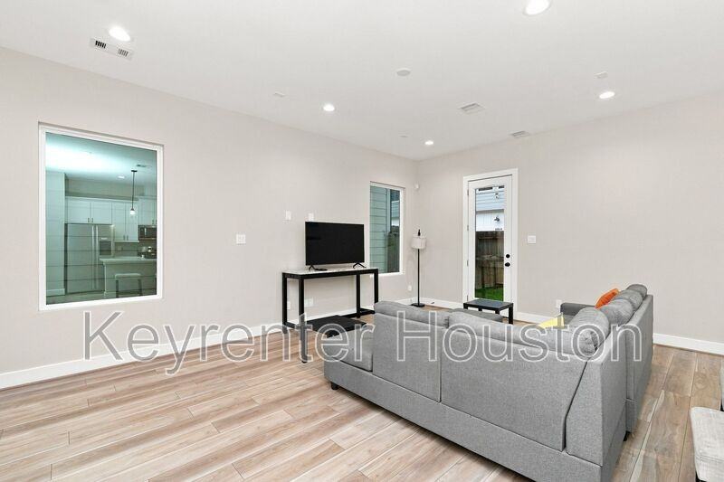 8324 Curry Rd - Photo 2 of 16