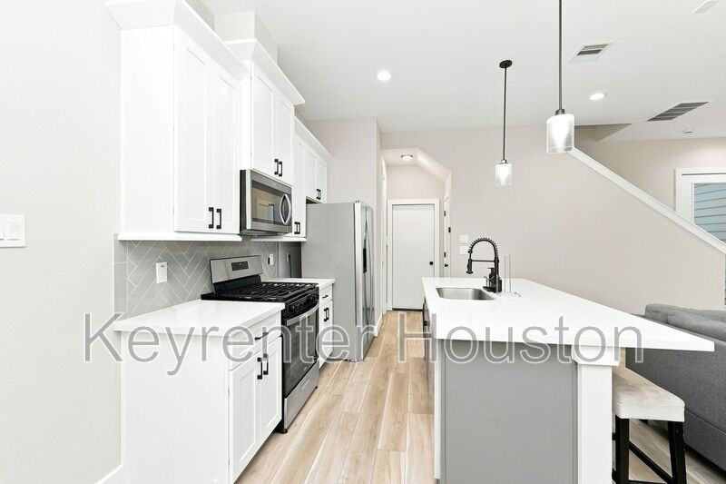 8324 Curry Rd - Photo 6 of 16