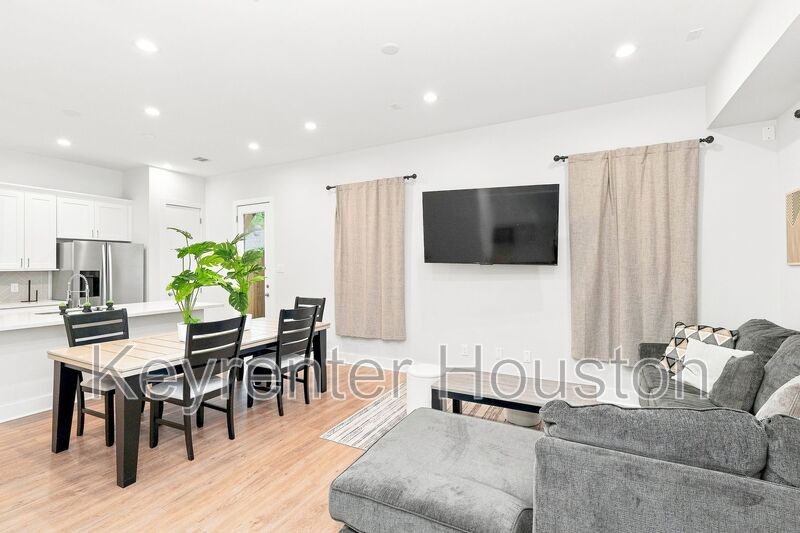 835 Dorchester St #D - Photo 2 of 15