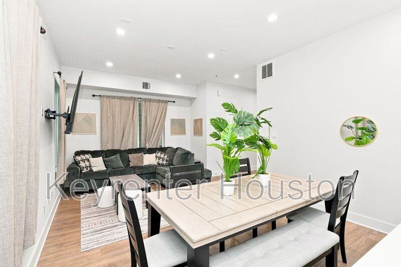 835 Dorchester St #D - Photo 3 of 15