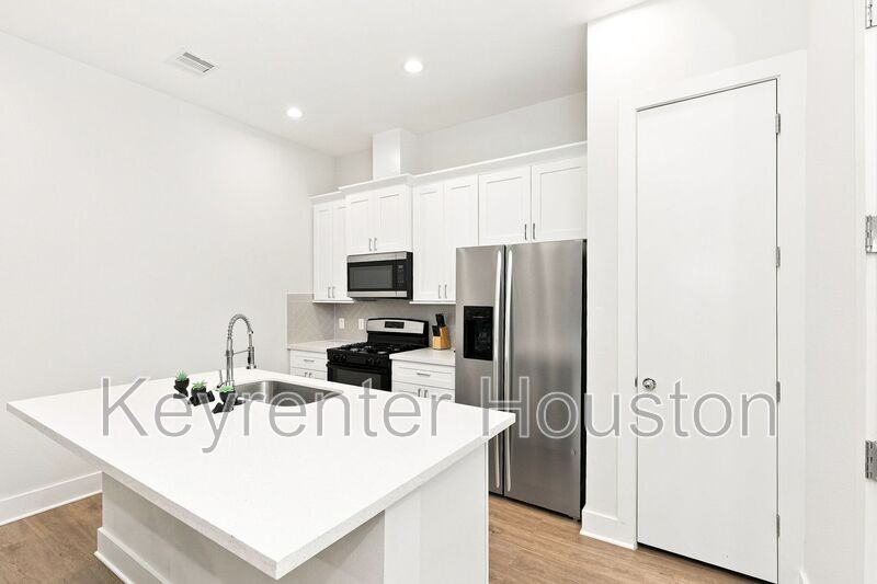 835 Dorchester St #D - Photo 4 of 15
