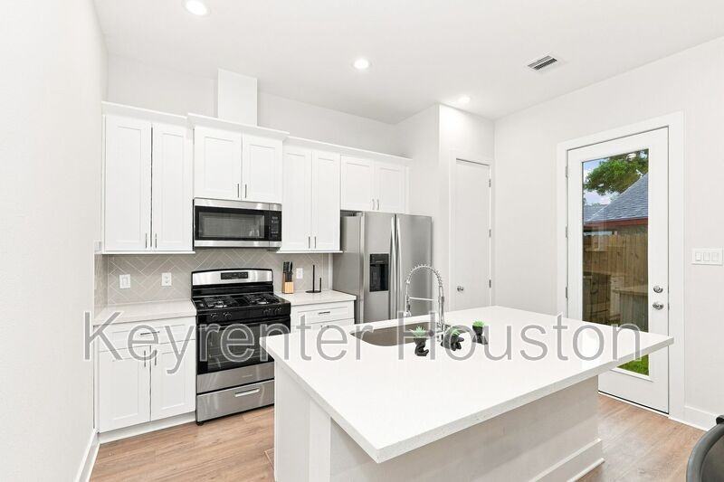 835 Dorchester St #D - Photo 5 of 15