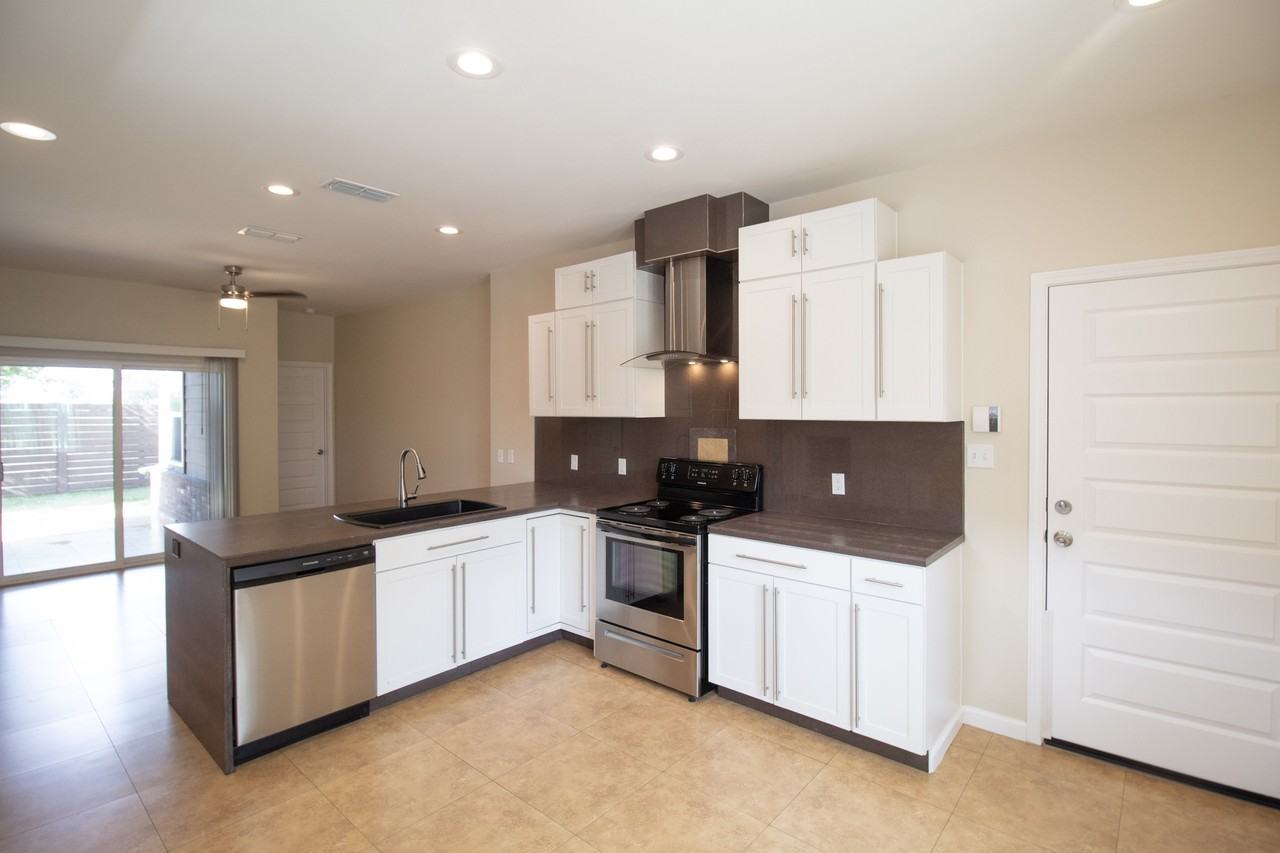 1000 E Daffodil Ave #2 - Photo 3 of 23