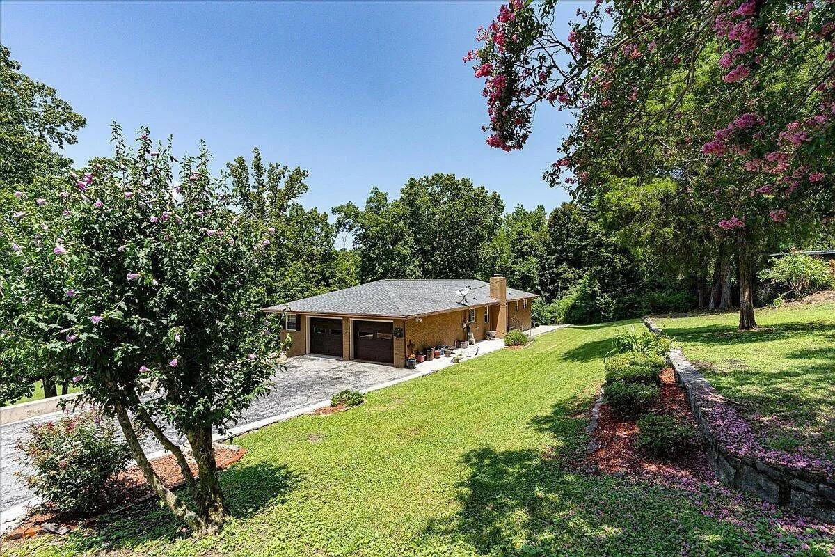 304 Westview Dr #NA - Photo 2 of 43