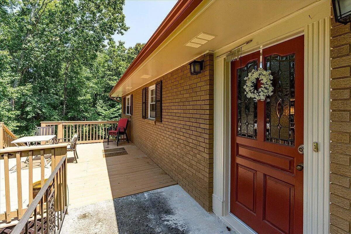 304 Westview Dr #NA - Photo 3 of 43