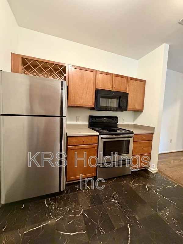 745 Walker Sq #2D - Photo 3 of 3