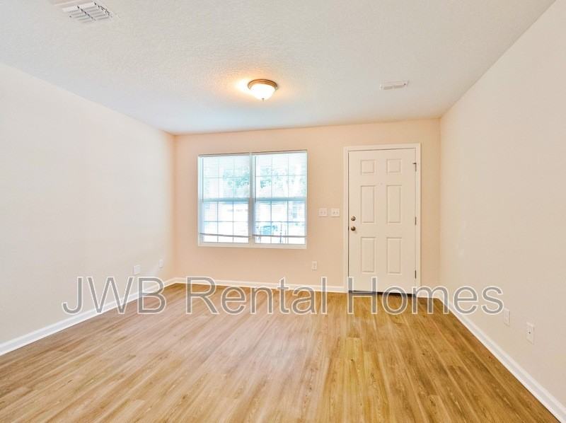 11137 Pine St - Photo 6 of 11