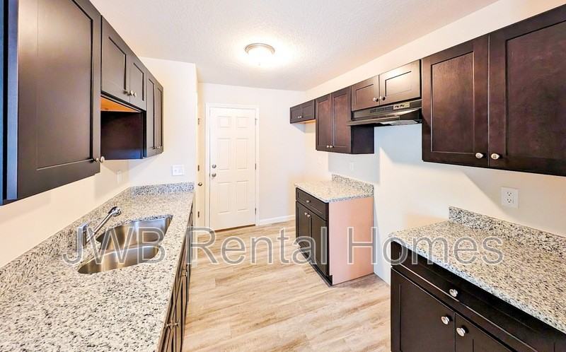 1538 Harrison St - Photo 2 of 12