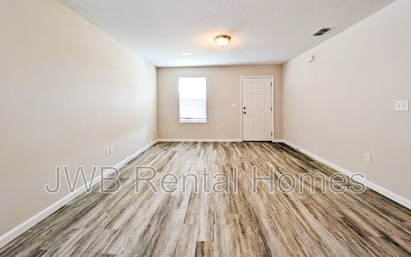 1538 Harrison St - Photo 6 of 12