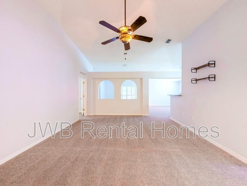 11028 Diamler Ct - Photo 5 of 22
