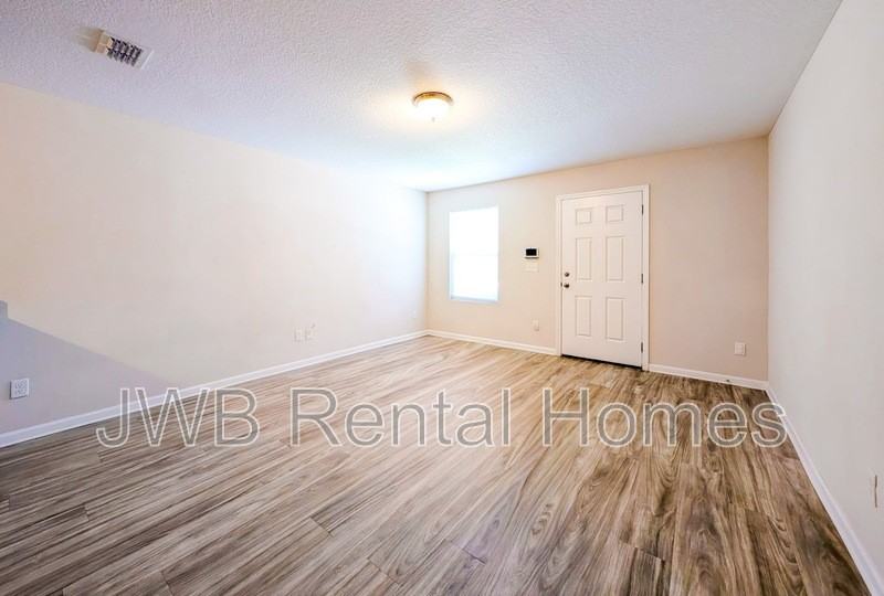 8511 Mcgirts Village Ln - Photo 5 of 17