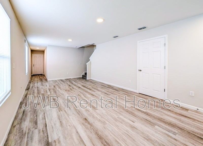 8730 Berry Ave - Photo 5 of 18