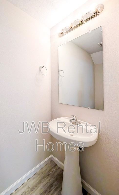 8730 Berry Ave - Photo 7 of 18