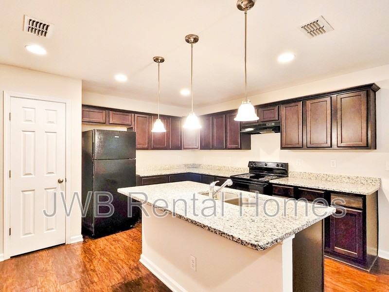 2048 Sheridan St - Photo 2 of 11