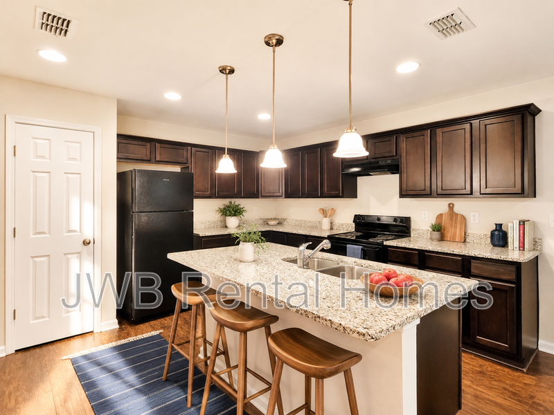 2048 Sheridan St - Photo 3 of 11