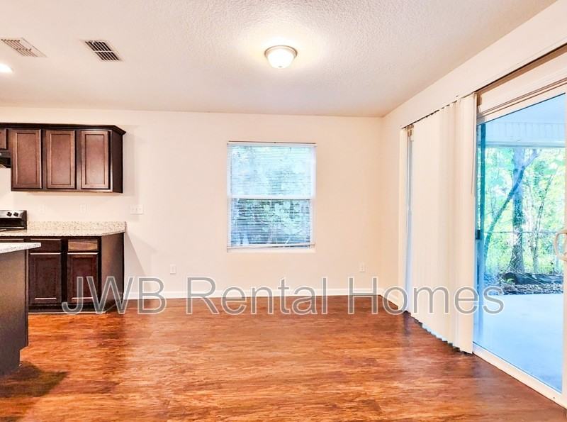 2048 Sheridan St - Photo 4 of 11