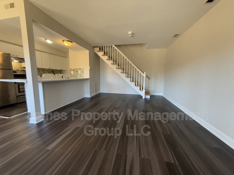 1557 Quaker Ln - Photo 6 of 16