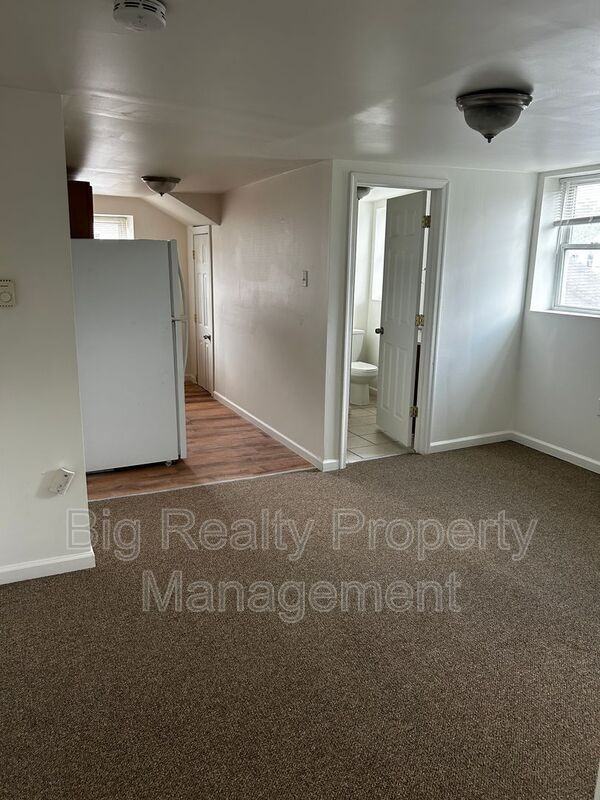 29 N Main St #4A - Photo 2 of 7