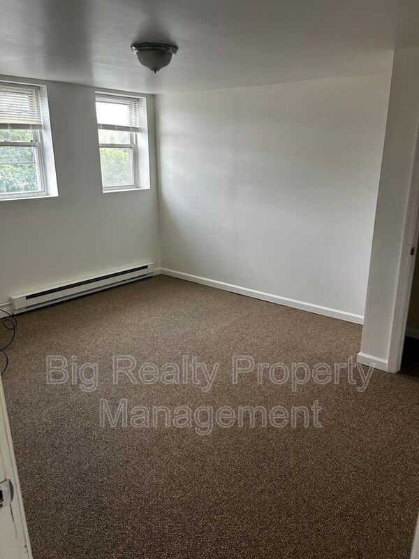 29 N Main St #4A - Photo 3 of 7